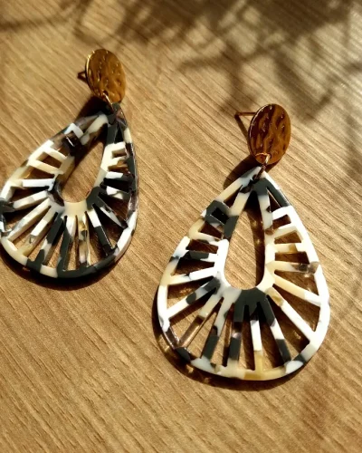 🌈 LUMÉA – Boucles goutte colorées