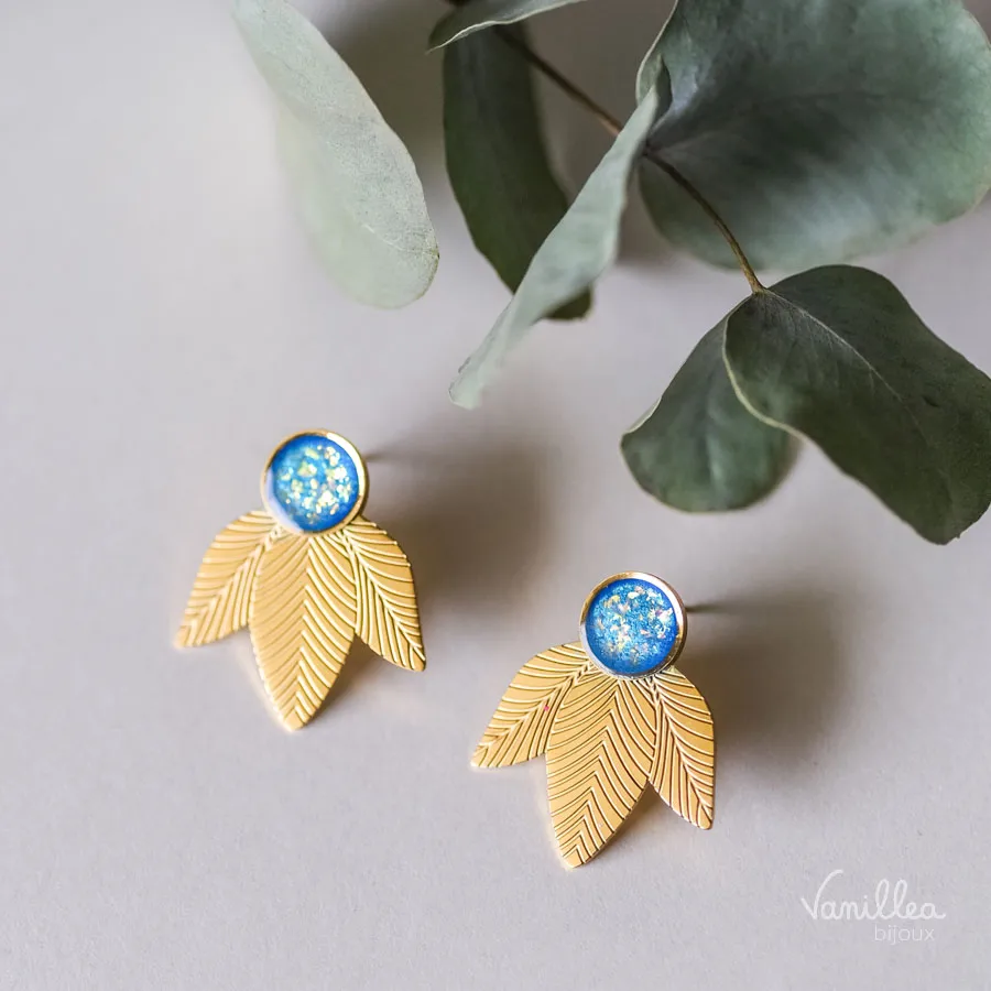 Boucles d'oreilles feuilles dorées avec résine colorée