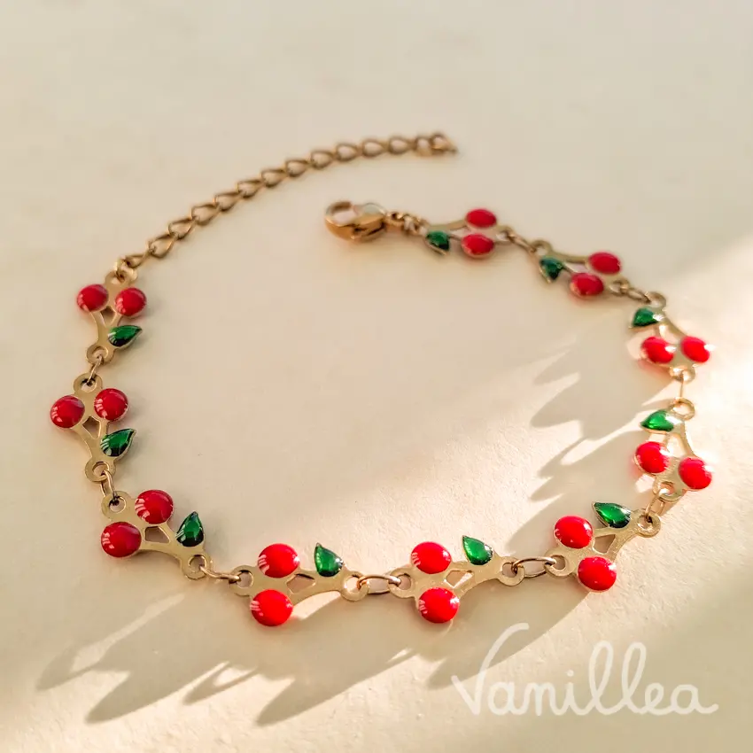 Bracelet cerise femme doré avec cerises rouges et feuilles vertes