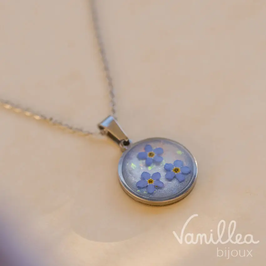 Collier Myosotis argenté porté