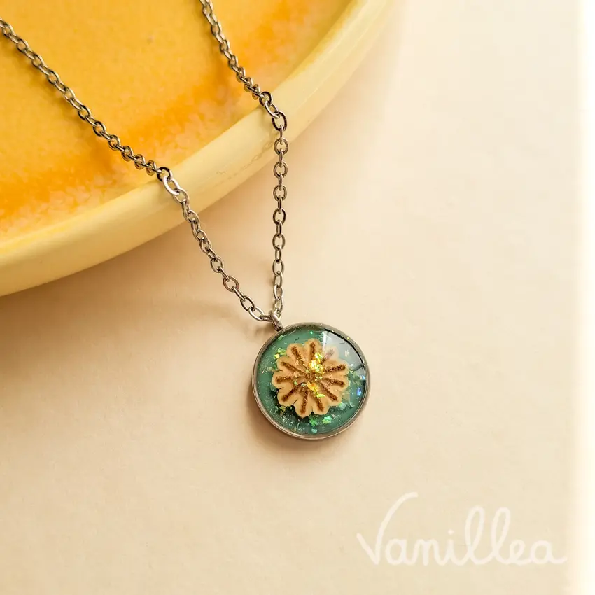 Collier coquelicot bleu argenté