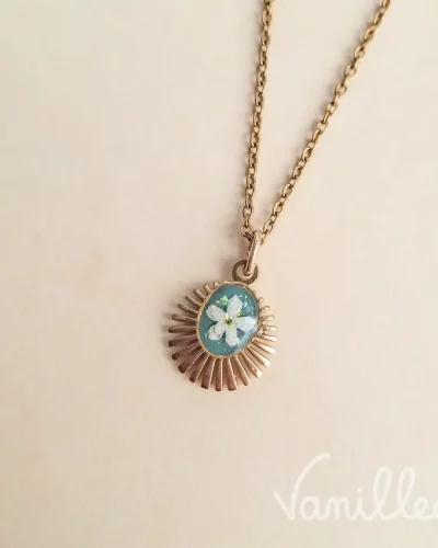 Collier Médaillon Myosotis ✨