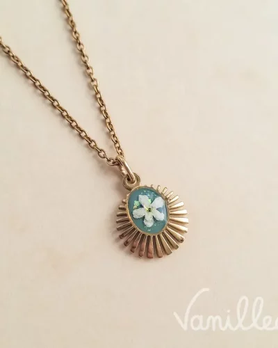 Collier Médaillon Myosotis ✨