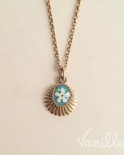 Collier Médaillon Myosotis ✨