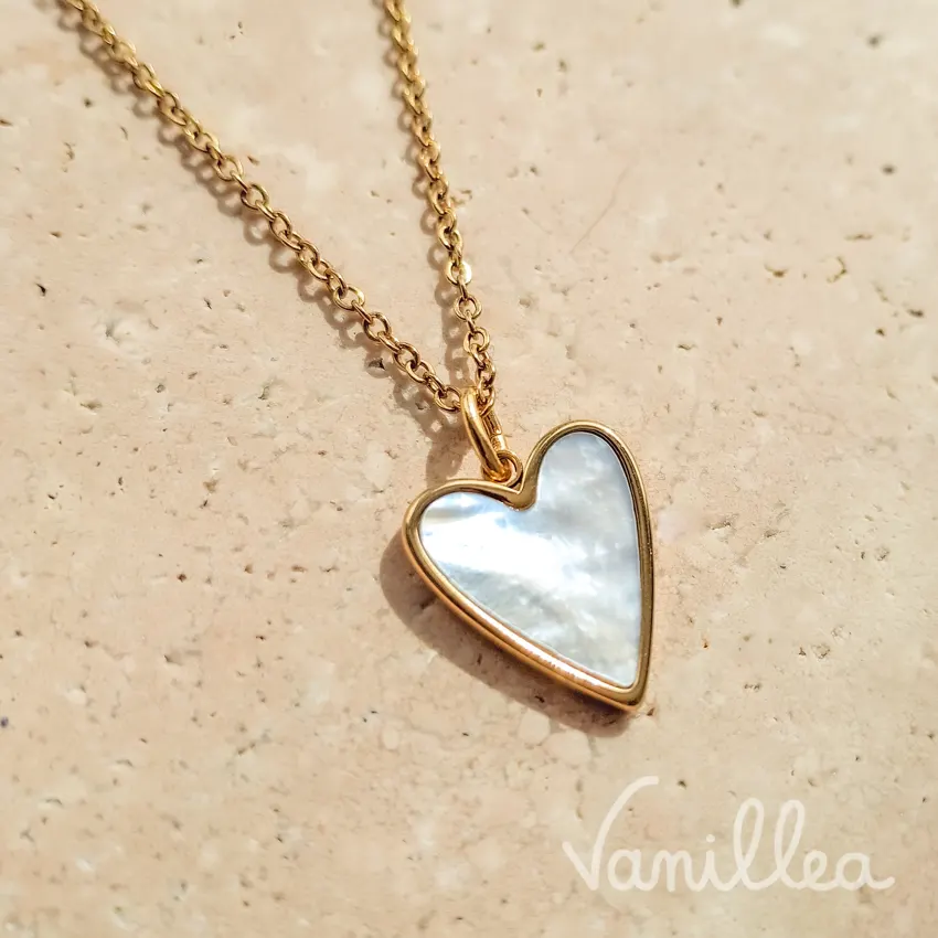 Pendentif nacre cœur doré femme