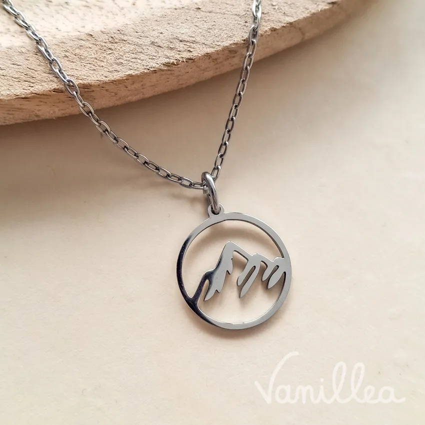 Collier montagne cercle argenté minimaliste