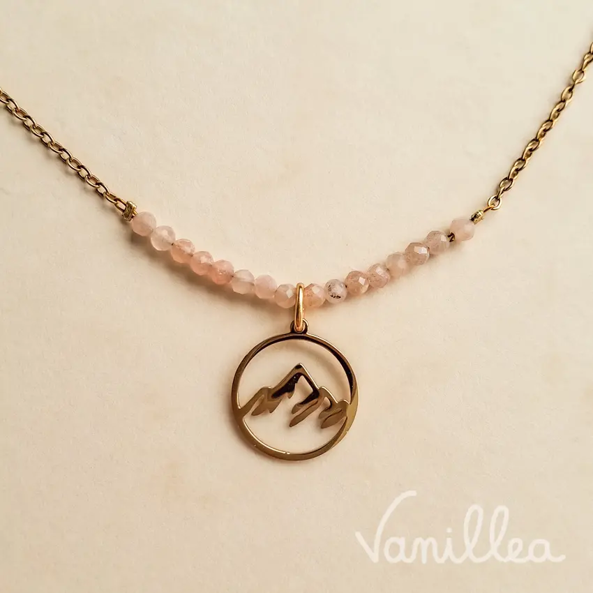 Collier montagne pierre du soleil doré avec pendentif rond