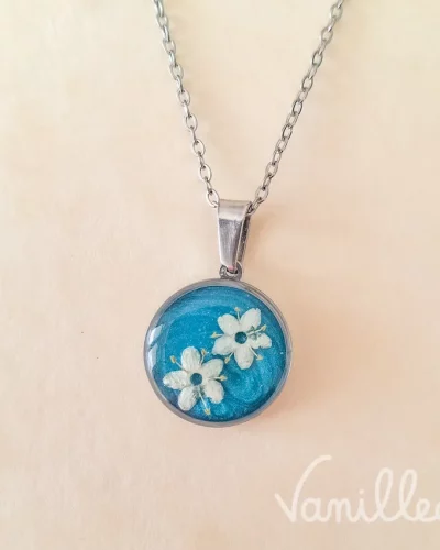 Collier Myosotis blanc argenté ✨