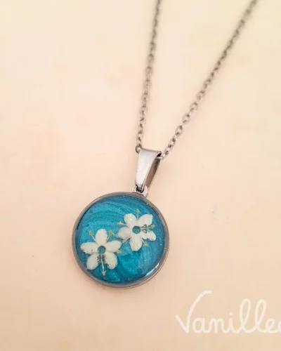 Collier Myosotis blanc argenté ✨
