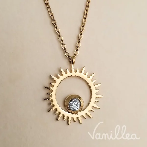Collier soleil doré strass Aurore avec pendentif ajouré