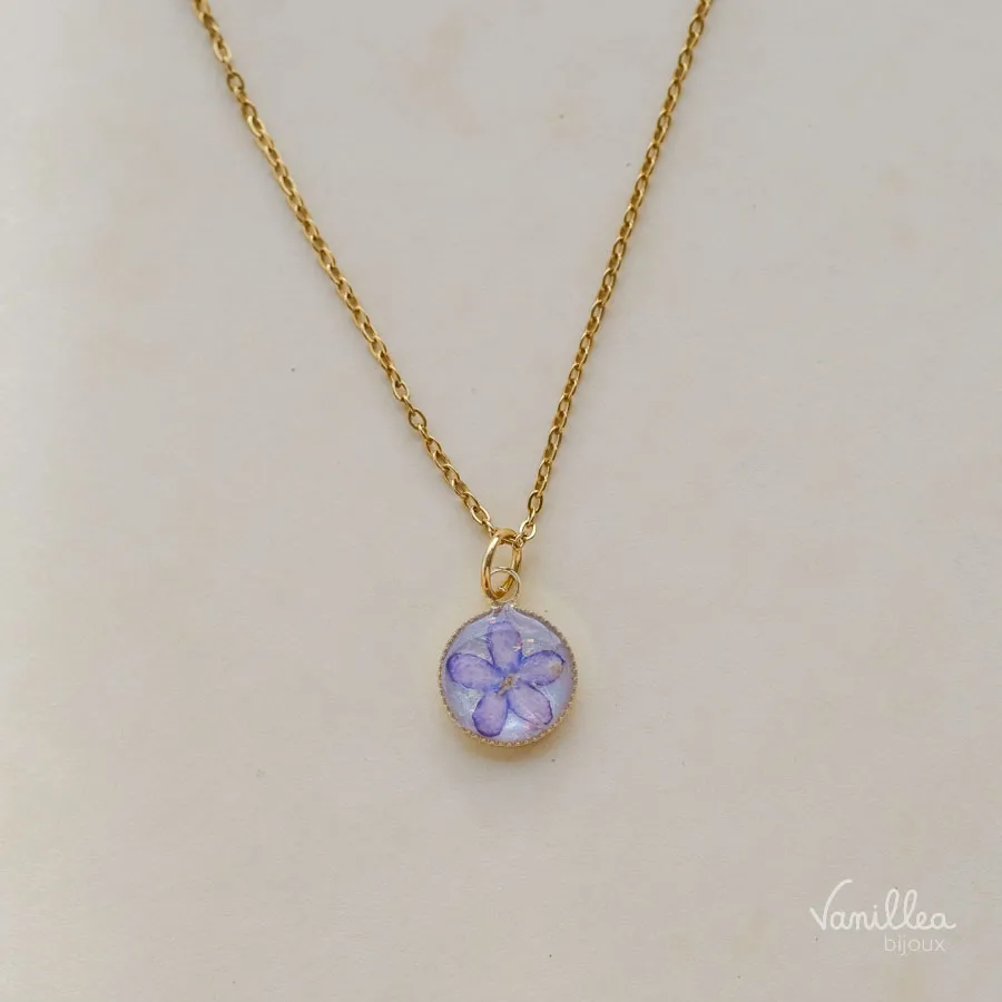 Collier violet et bleu en fleurs de lin naturelle