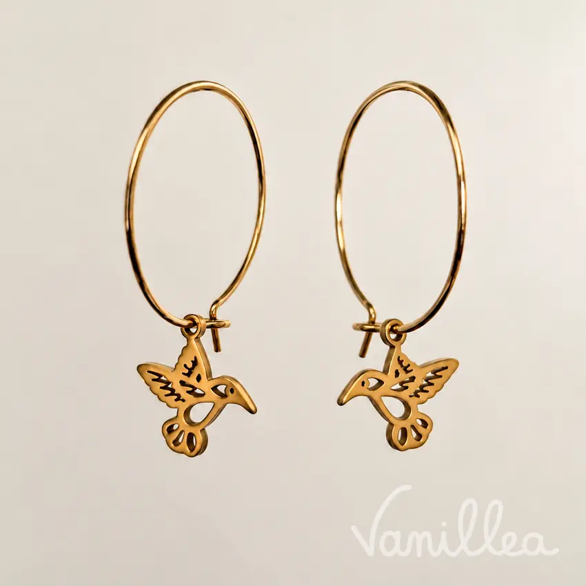 Créoles dorées avec pendentifs colibri, vue de face