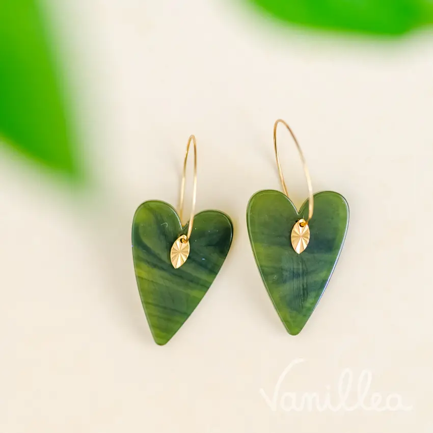boucles d’oreilles cœur vert acétate vue de face