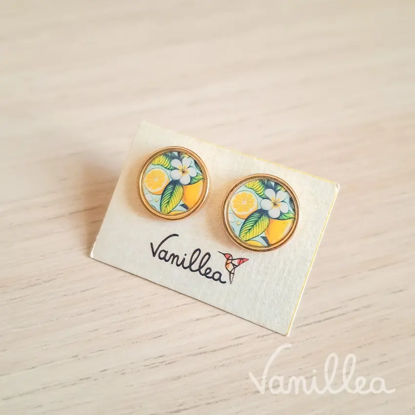 Vue latérale des puces citron Dolce Vita avec monture dorée