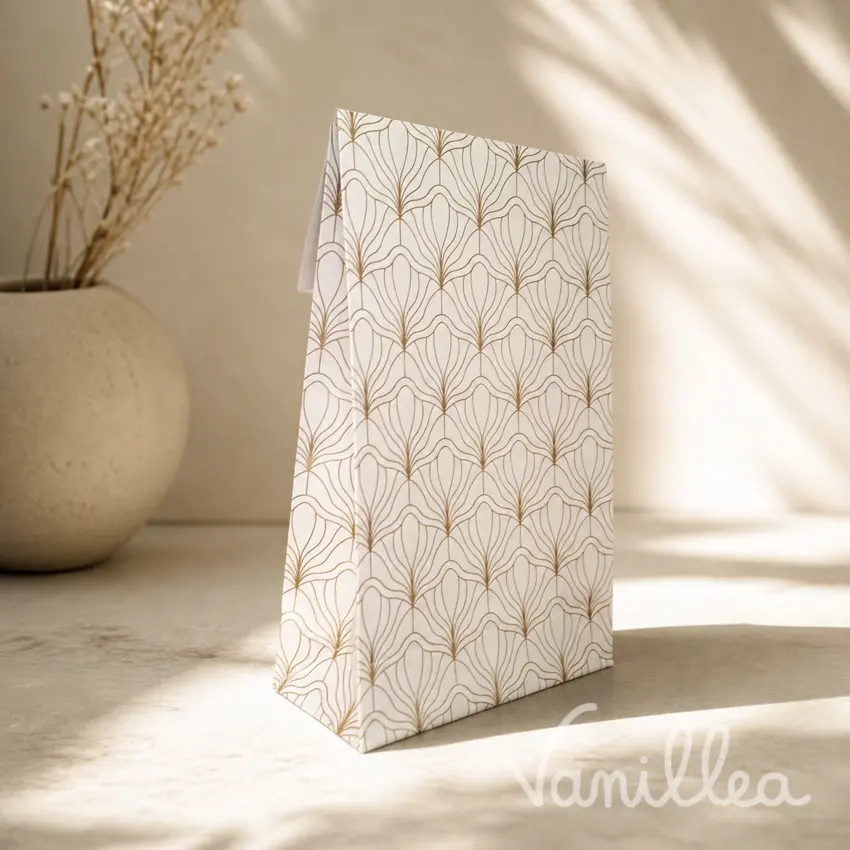écrin bijoux minimaliste beige doré posé décoration