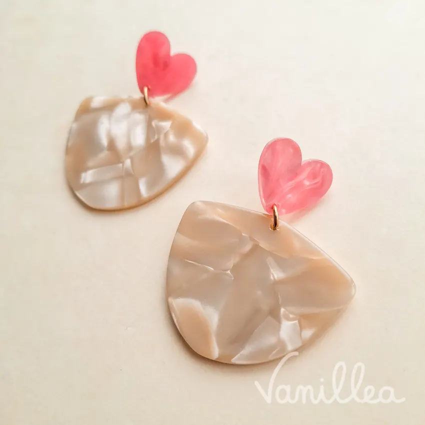 Boucles pendantes cœur rose ROSALIE vue latérale