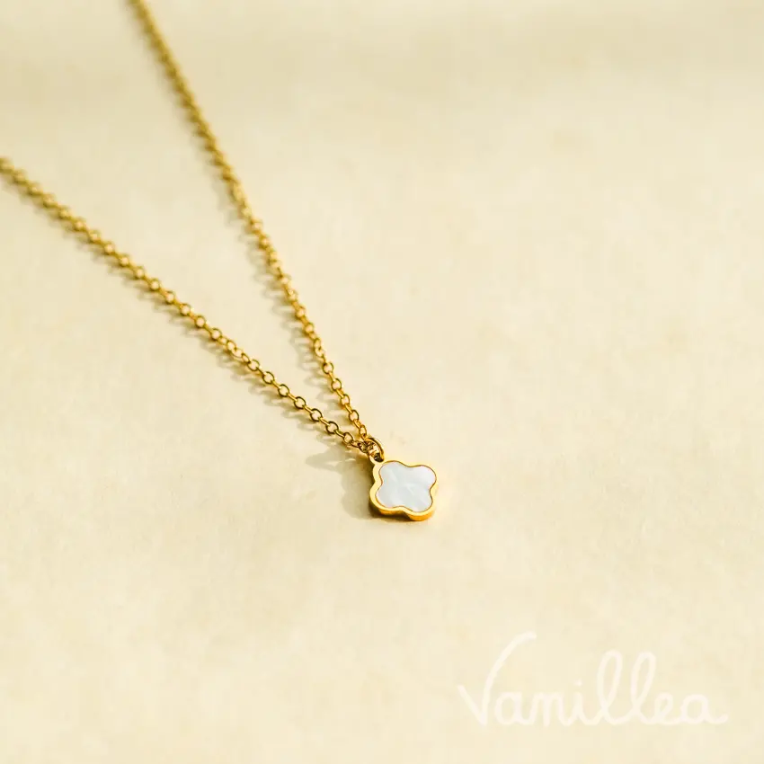 Collier croix nacre doré avec pendentif 12 mm