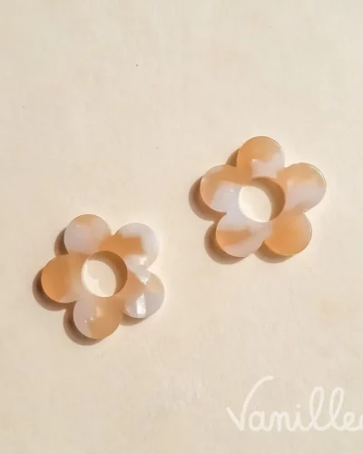 Pampille fleur beige blanc Cynthia 🤍