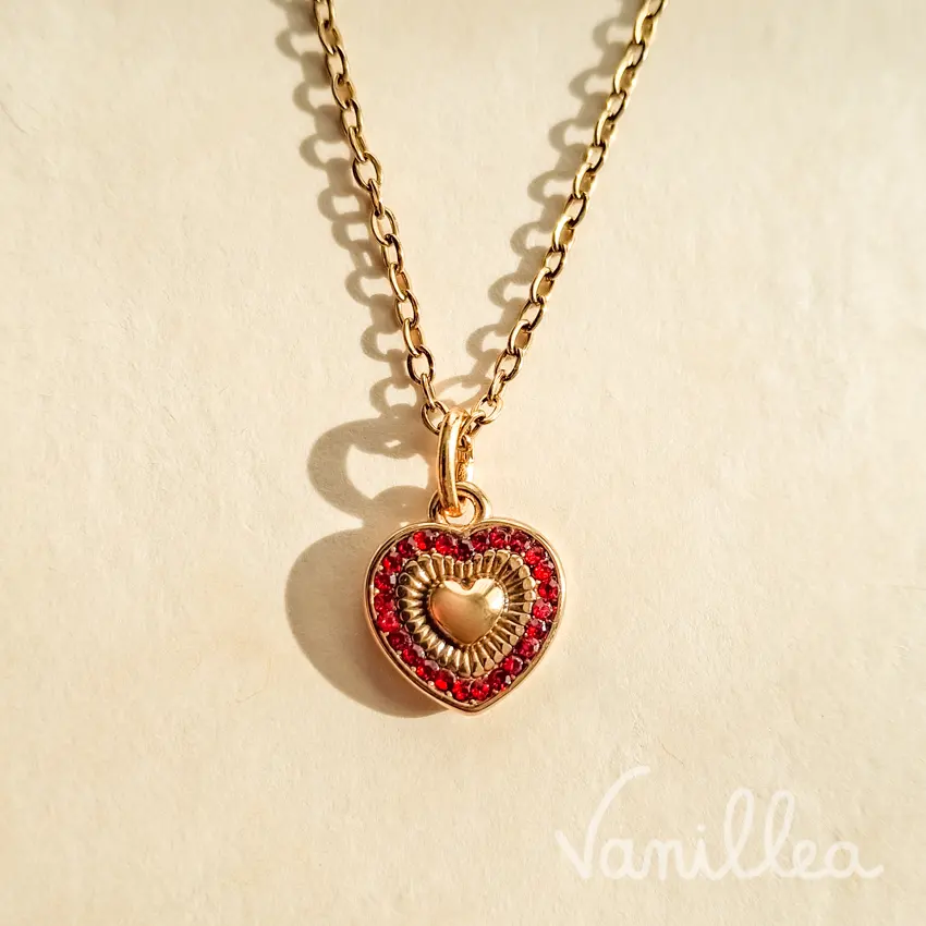 Collier doré pendentif cœur rouge avec strass et chaîne fine