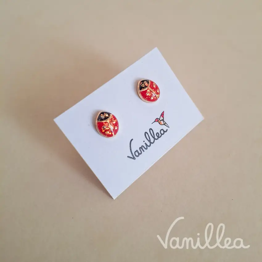 profil puces dâoreilles coccinelle rouge