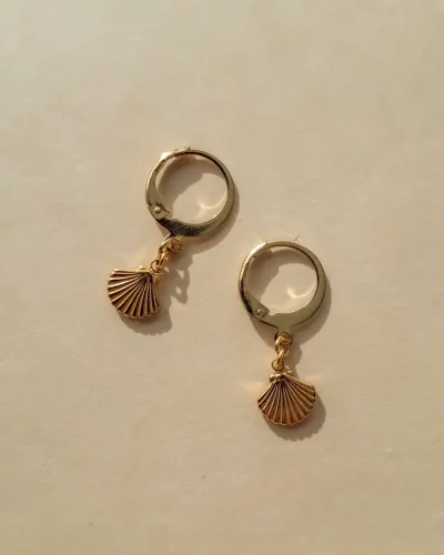 Boucles dormeuses coquillage dorées 🐚