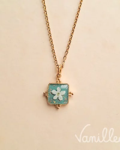Collier fleur blanche turquoise ✨