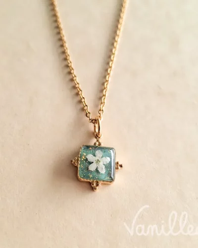 Collier fleur blanche turquoise ✨