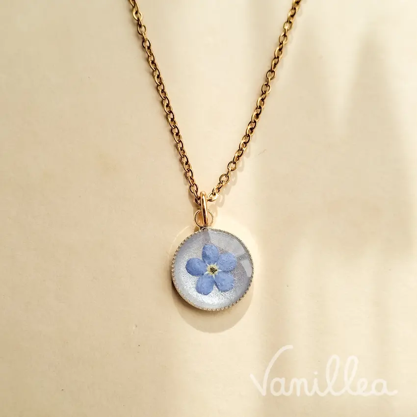 Détail du pendentif Myosotis 12 mm