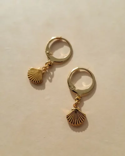 Boucles dormeuses coquillage dorées 🐚