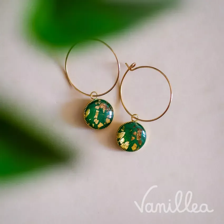 Boucles créoles vertes rondes et dorées