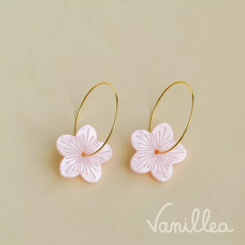 Boucles légères fleurs roses en acier inoxydable et acétate