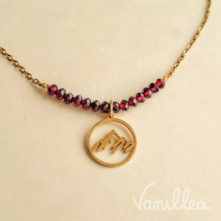 Collier montagne grenat doré