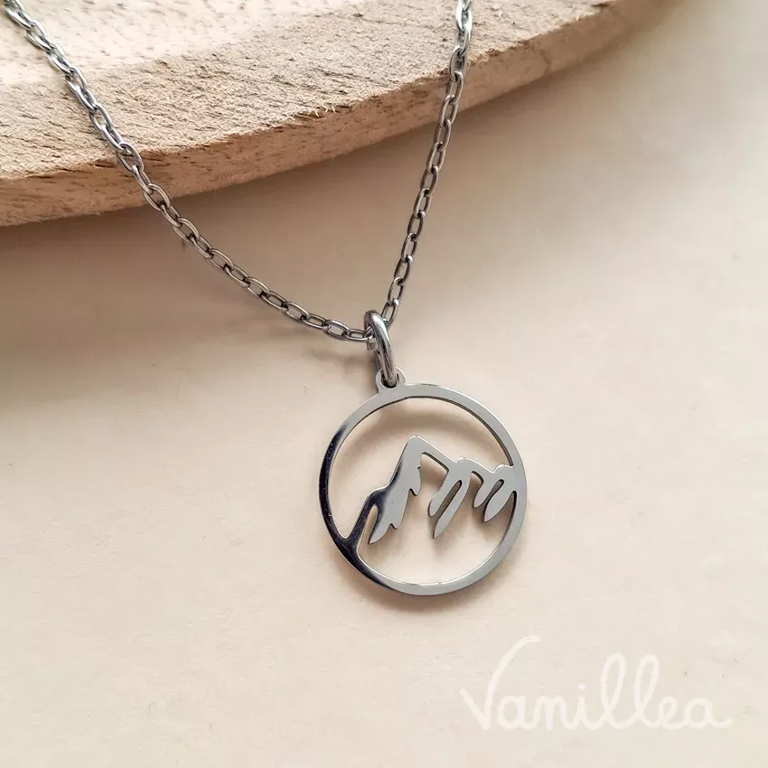 Collier montagne cercle argenté minimaliste