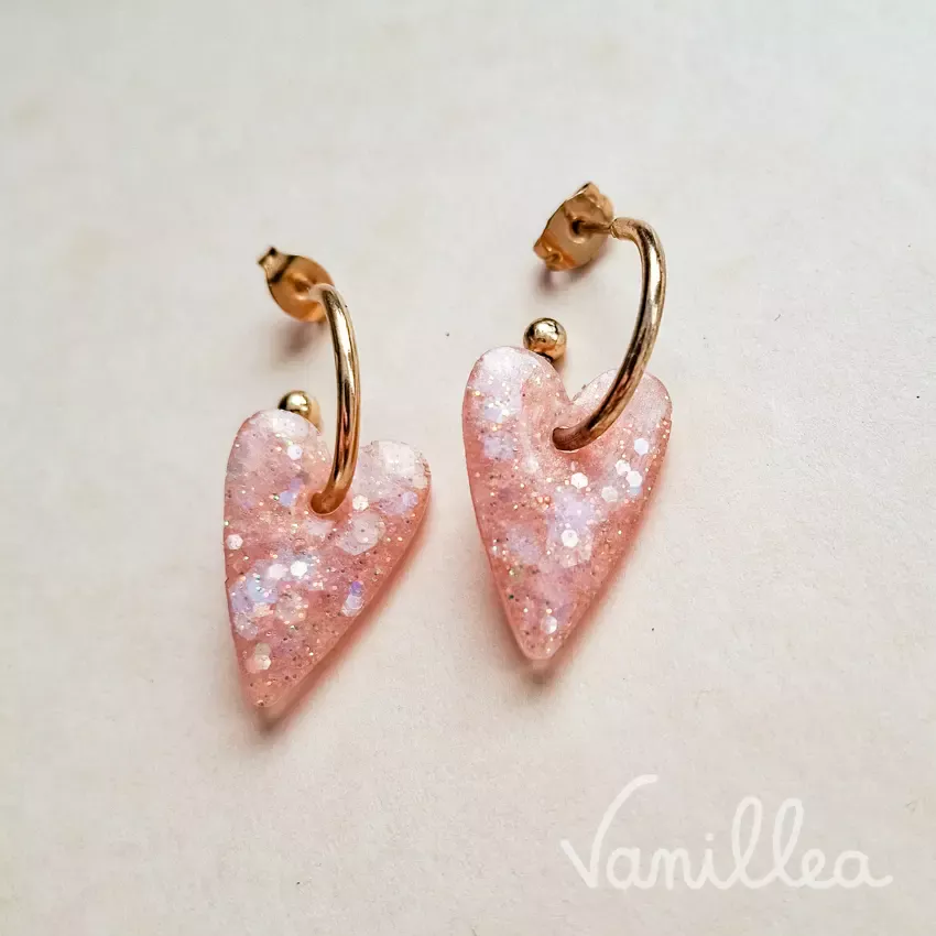 Créoles pailletées rose poudré coeurs