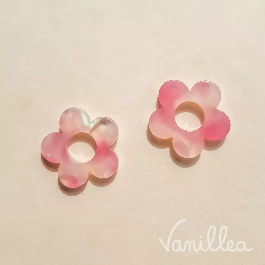 pampille fleur résine rose nacrée translucide 20 mm face